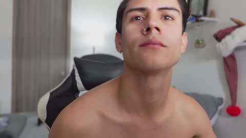 Snapshot of hey_cesard chatting on December 2025 05:08:02 PM hey_cesard online show from December 2025 05:08:02 PM