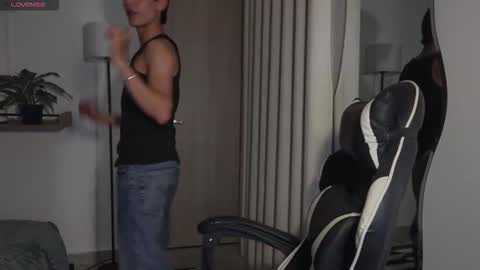 Snapshot of hey_cesard chatting on February 2026 12:18:01 AM hey_cesard online show from February 2026 12:18:01 AM