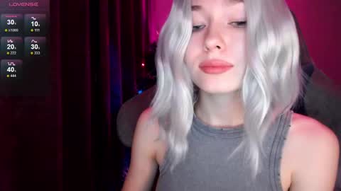 Snapshot of hey_nora_ chatting on December 2024 02:12:01 PM Nora online show from December 2024 02:12:01 PM