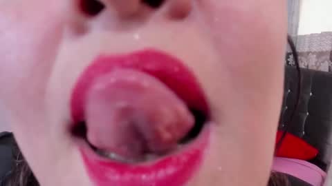 hi__kitty_ online show from February 2026 03:59:01 PM