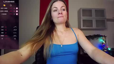 Snapshot of hi_bye_ chatting on February 2025 04:35:02 PM Lina online show from February 2025 04:35:02 PM