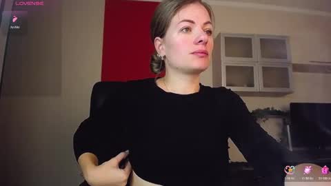 Lina online show from November 2025 06:23:01 AM