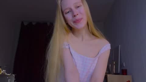 Chloe online show from November 2025 11:50:01 PM