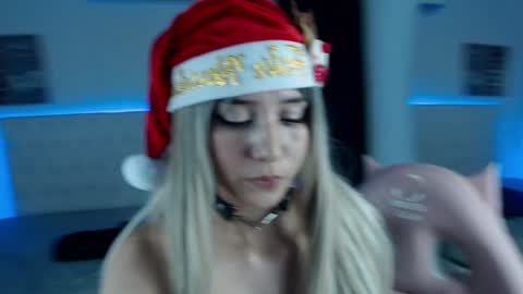 Snapshot of hikari_kagura chatting on December 2024 05:40:01 PM hikari_kagura online show from December 2024 05:40:01 PM