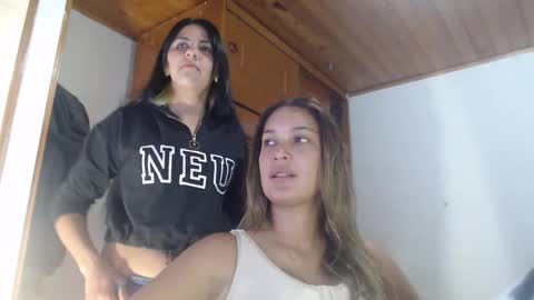 hilaril18 online show from September 2025 11:31:02 PM