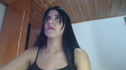 hilaril18 online show from October 2025 08:39:01 PM