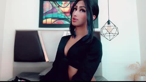 Hilary Avilan online show from January 2026 07:18:01 PM