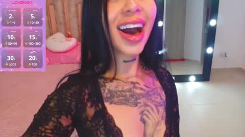 Snapshot of hilary_jones_22 chatting on November 2025 12:25:01 AM LUNA new account FOLLOW ME online show from November 2025 12:25:01 AM