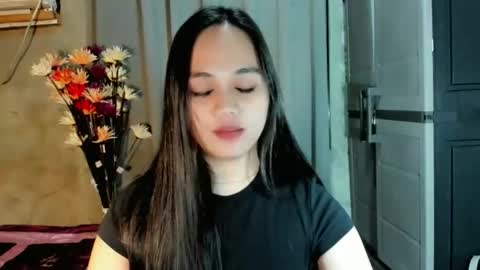 Snapshot of hilarymolly chatting on March 2026 06:24:02 AM hilarymolly online show from March 2026 06:24:02 AM