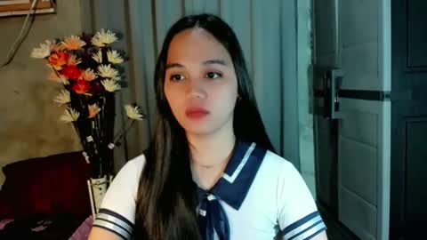 Snapshot of hilarymolly chatting on April 2026 04:45:02 AM hilarymolly online show from April 2026 04:45:02 AM