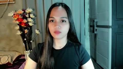 Snapshot of hilarymolly chatting on April 2026 04:51:02 PM hilarymolly online show from April 2026 04:51:02 PM