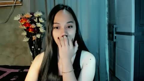 Snapshot of hilarymolly chatting on April 2026 10:21:02 PM hilarymolly online show from April 2026 10:21:02 PM