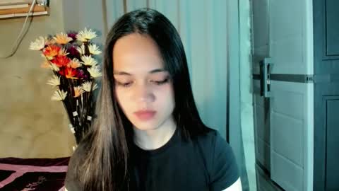 Snapshot of hilarymolly chatting on April 2026 03:13:02 AM hilarymolly online show from April 2026 03:13:02 AM