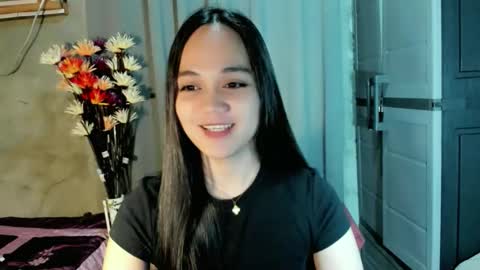 Snapshot of hilarymolly chatting on April 2026 02:36:02 AM hilarymolly online show from April 2026 02:36:02 AM