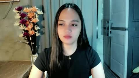 Snapshot of hilarymolly chatting on May 2026 06:05:01 PM hilarymolly online show from May 2026 06:05:01 PM