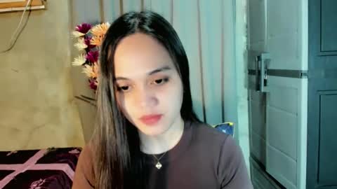 Snapshot of hilarymolly chatting on May 2026 05:51:01 PM hilarymolly online show from May 2026 05:51:01 PM