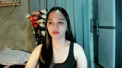 Snapshot of hilarymolly chatting on June 2026 05:37:02 PM hilarymolly online show from June 2026 05:37:02 PM