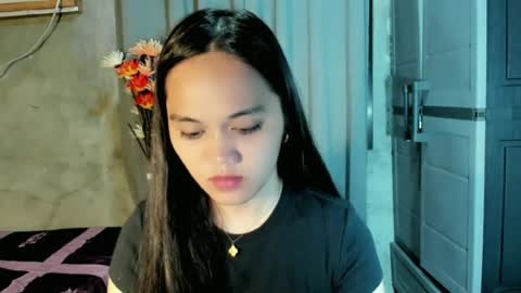 Snapshot of hilarymolly chatting on June 2026 05:45:02 PM hilarymolly online show from June 2026 05:45:02 PM