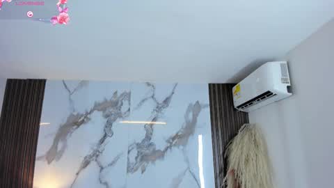 Hilary Thomsom online show from March 2026 12:10:02 PM