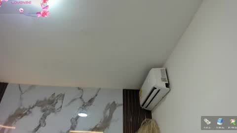 Hilary Thomsom online show from March 2026 12:20:01 PM