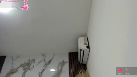 Hilary Thomsom online show from March 2026 11:59:02 AM