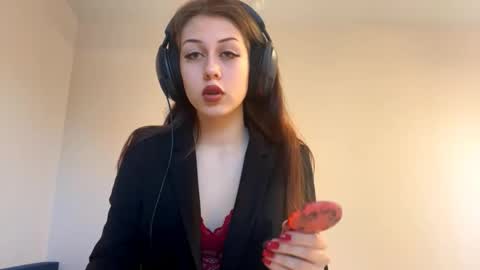 Snapshot of hildredmabray chatting on October 2025 06:12:01 AM Hi Im Elizabeth online show from October 2025 06:12:01 AM