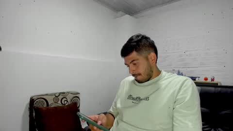 Snapshot of himoreno97 chatting on February 2025 10:44:02 PM Hi moreno online show from February 2025 10:44:02 PM