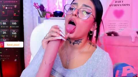 Snapshot of hinataweed01 chatting on February 2025 06:40:01 AM Karol Independent Model online show from February 2025 06:40:01 AM