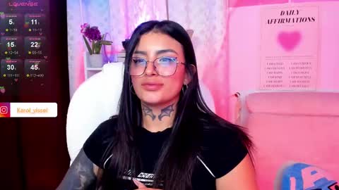 Snapshot of hinataweed01 chatting on February 2025 08:33:01 AM Karol Independent Model online show from February 2025 08:33:01 AM