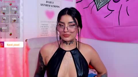 Snapshot of hinataweed01 chatting on March 2025 11:39:01 PM Karol Independent Model online show from March 2025 11:39:01 PM