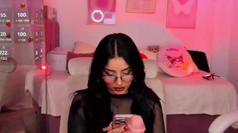 Snapshot of hinataweed01 chatting on September 2025 12:05:01 AM Karol Independent Model online show from September 2025 12:05:01 AM