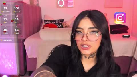 Snapshot of hinataweed01 chatting on November 2025 04:01:02 AM Karol Independent Model online show from November 2025 04:01:02 AM