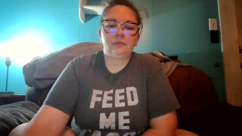 Snapshot of hippihope420 chatting on September 2025 03:17:02 AM Bella online show from September 2025 03:17:02 AM