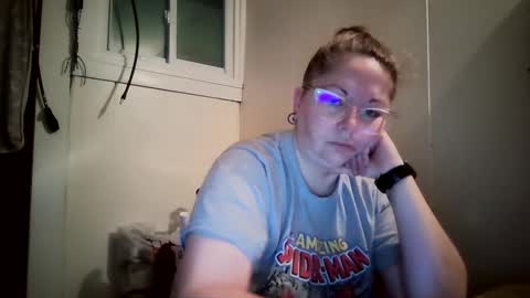 Snapshot of hippihope420 chatting on October 2025 12:03:01 PM Bella online show from October 2025 12:03:01 PM