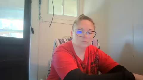 Snapshot of hippihope420 chatting on October 2025 06:50:02 PM Bella online show from October 2025 06:50:02 PM