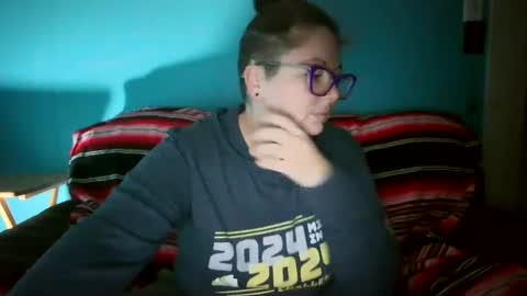 Snapshot of hippihope420 chatting on October 2025 07:25:01 AM Bella online show from October 2025 07:25:01 AM