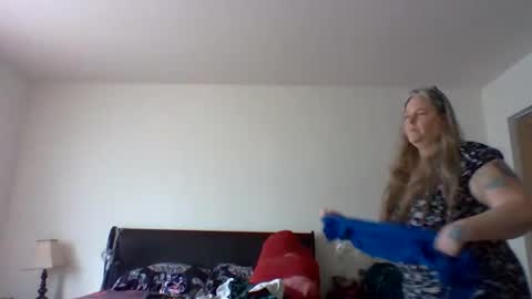 hippysnewhere online show from April 2026 02:54:01 PM