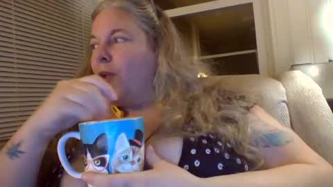 hippysnewhere online show from June 2026 05:24:01 AM