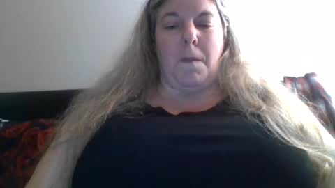 hippysnewhere online show from August 2026 06:23:01 AM