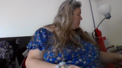 hippysnewhere online show from August 2026 08:45:01 PM