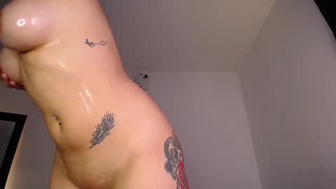 Snapshot of hipshannah chatting on February 2025 01:47:01 AM H A N N A H online show from February 2025 01:47:01 AM