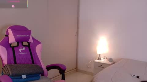 Snapshot of hipshannah chatting on November 2025 09:54:01 PM H A N N A H online show from November 2025 09:54:01 PM