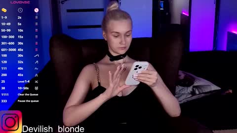 Snapshot of hitchcocianblonde_ chatting on March 2026 06:57:01 PM Mary online show from March 2026 06:57:01 PM