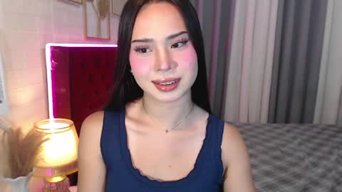 hoelymolly online show from April 2026 08:13:02 PM