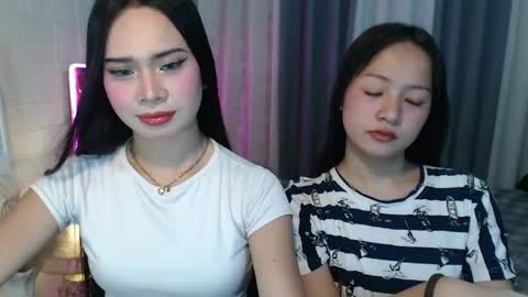 hoelymolly online show from April 2026 07:22:01 PM