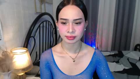 hoelymolly online show from May 2026 10:50:03 PM