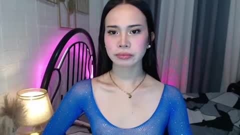 hoelymolly online show from May 2026 01:57:16 AM