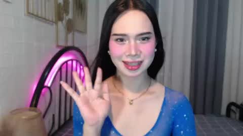 hoelymolly online show from June 2026 06:21:02 PM