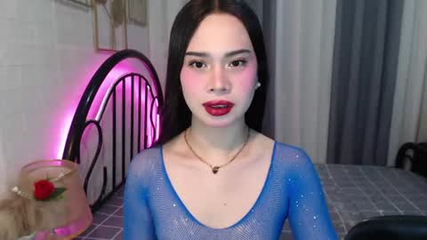 hoelymolly online show from June 2026 07:05:02 PM