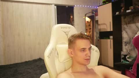 Snapshot of holiday_boys chatting on September 2025 07:30:01 PM Extaz Athrey Howard online show from September 2025 07:30:01 PM